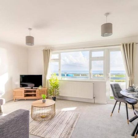 Large Sea View 2 Bedroom Sleeps 6 - Free Parking Борнмут Экстерьер фото