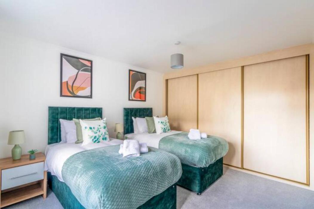Large Sea View 2 Bedroom Sleeps 6 - Free Parking Борнмут Экстерьер фото