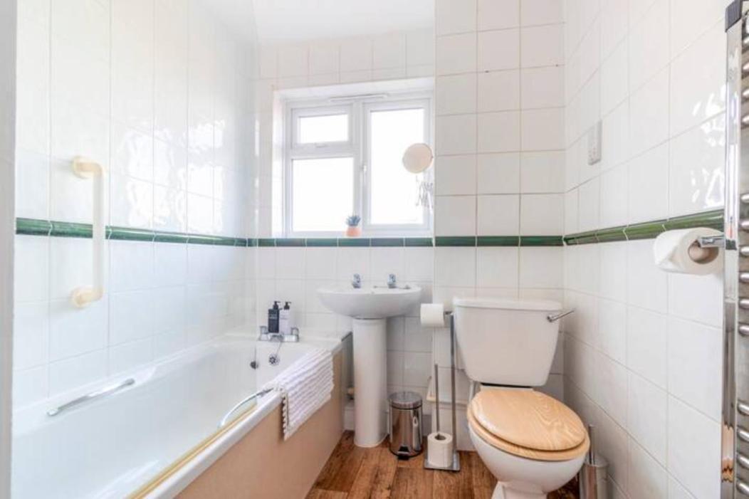 Large Sea View 2 Bedroom Sleeps 6 - Free Parking Борнмут Экстерьер фото